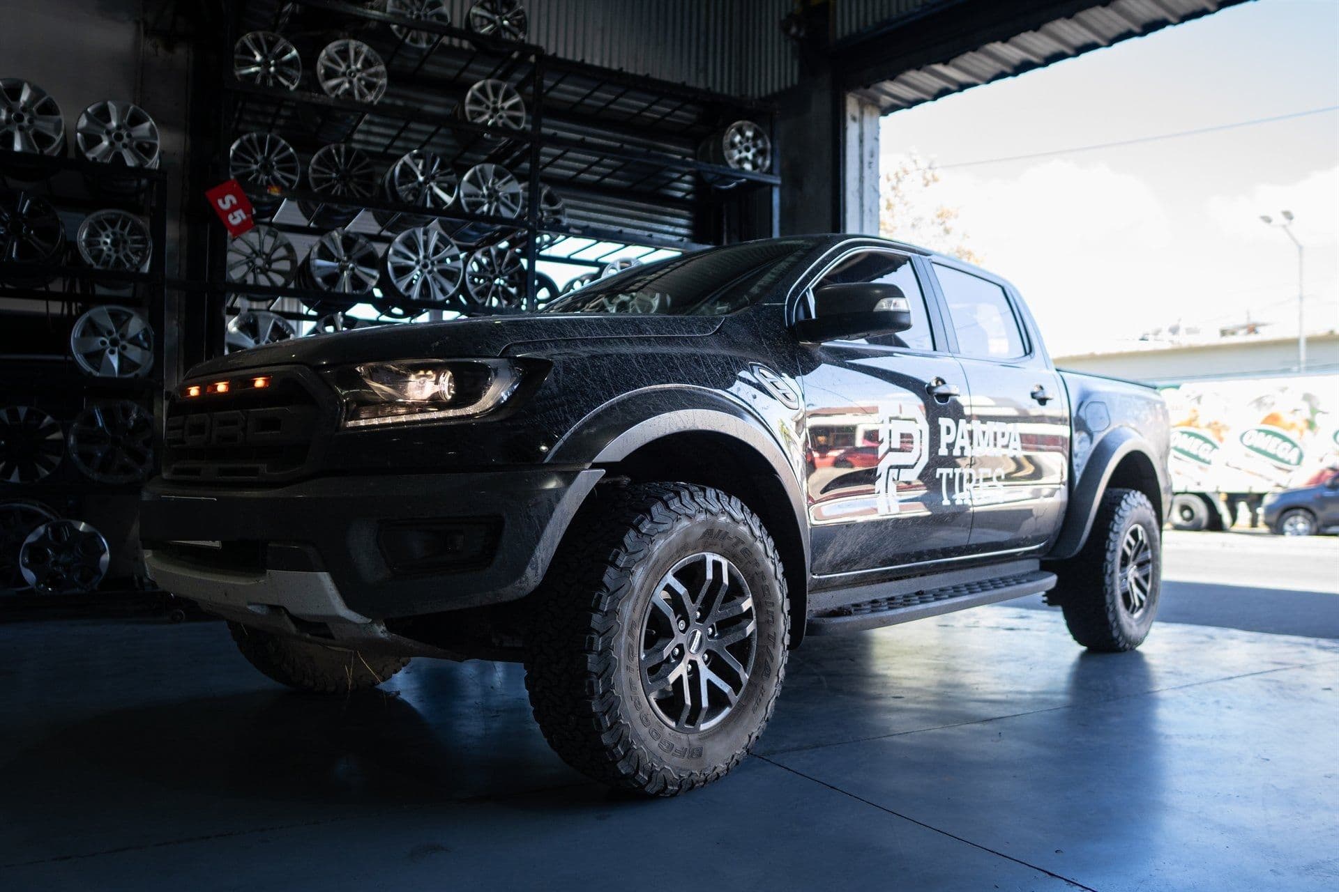Camioneta PAMPA TIRES
